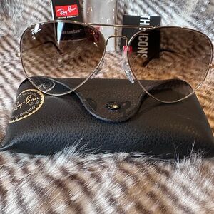 Ray-Ban Aviator Sunglasses with Case